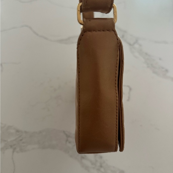 Authentic CHANEL - GOLD Chocolate Box adjustable bag/ clutch.- Collectable - Picture 5 of 9